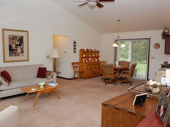 3rd image of 434 W River Park Dr
