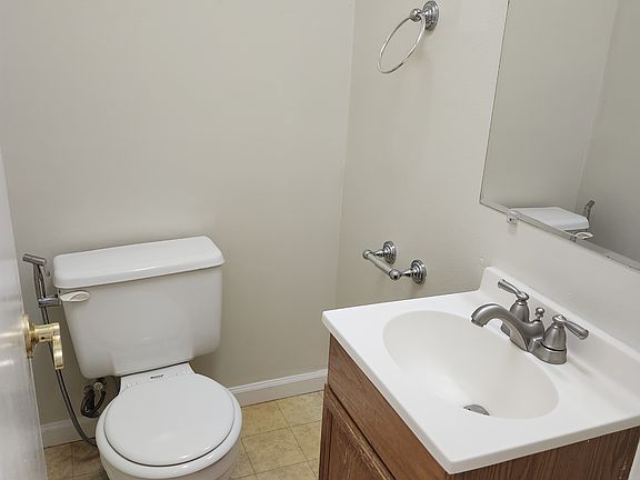 4th image of 1331 Castlemont Ave #4