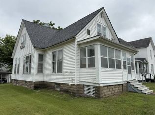 1001 Monroe St, Beardstown, IL 62618