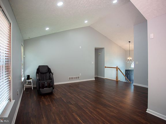 5th image of 254 Timber Ln