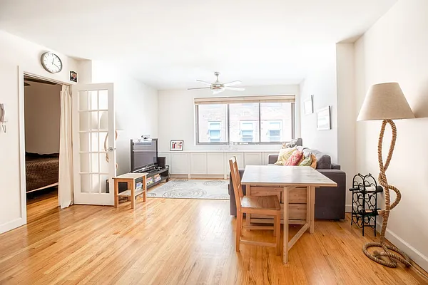 Rented by UbiQ NY | media 19