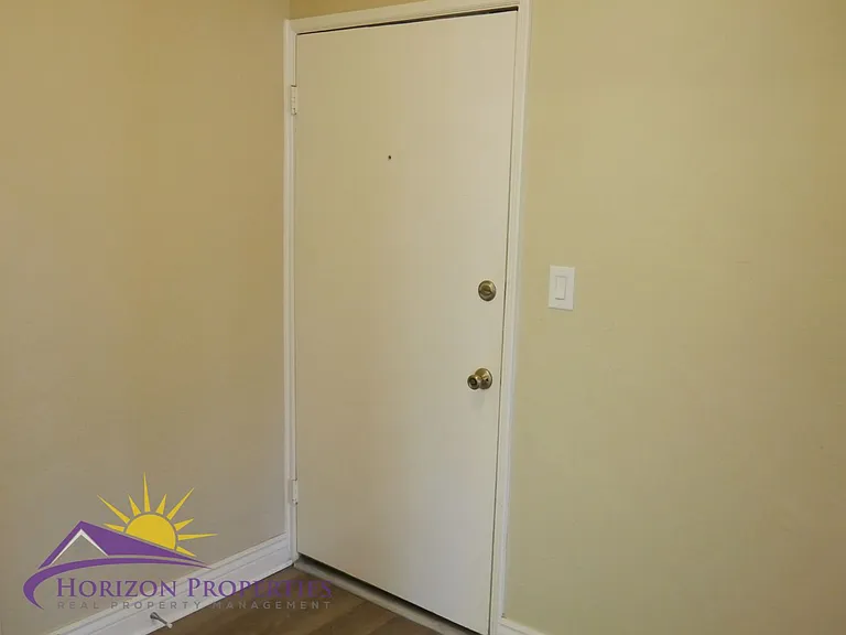 4908 Gastman Way — Photo 5