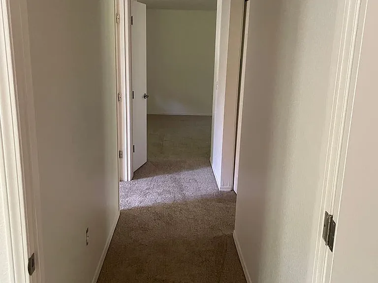 Bonita Court — Photo 7