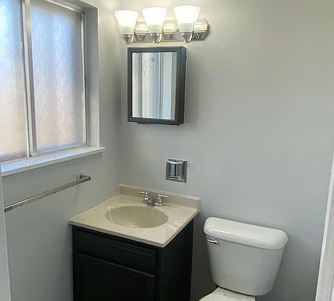 5th image of 1020 Madison Ln