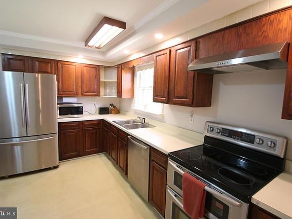 3rd image of 3600 Blankenship Ct