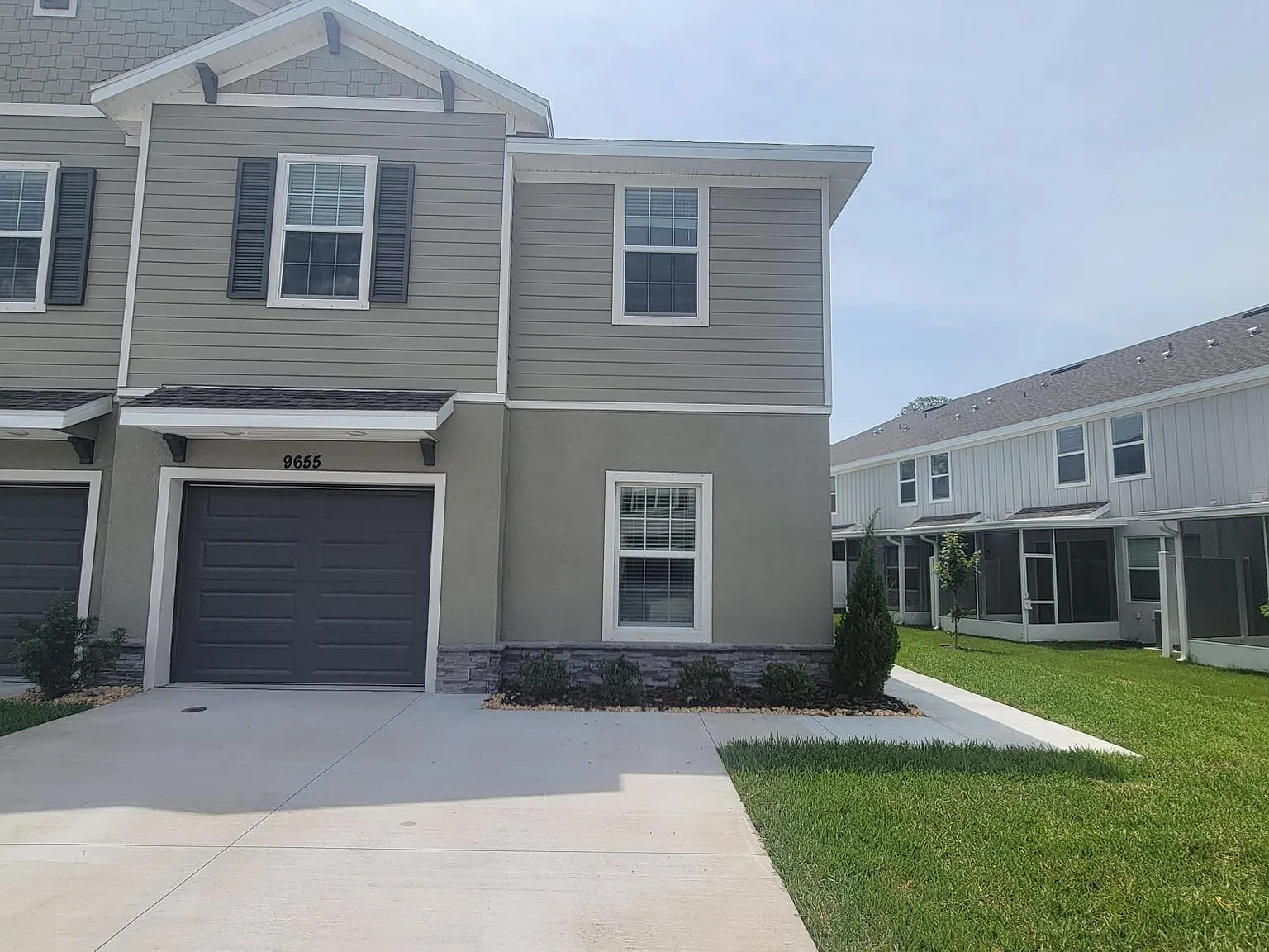 4 bed, 2141 sqft, $2,900 — Photo 2