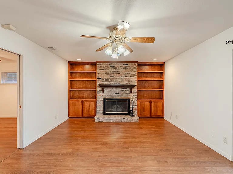7021 Kingsbury Dr — Photo 8