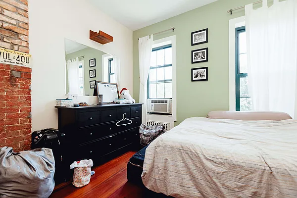 Rented by Nooklyn NYC LLC | media 53