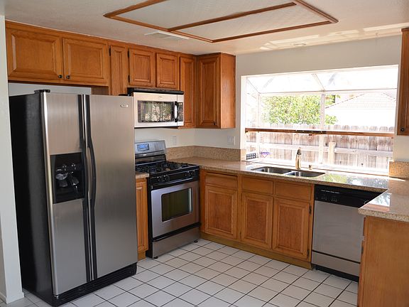 3rd image of 5145 Baywood Cir