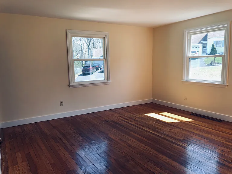 58 Barton Cir — Photo 5