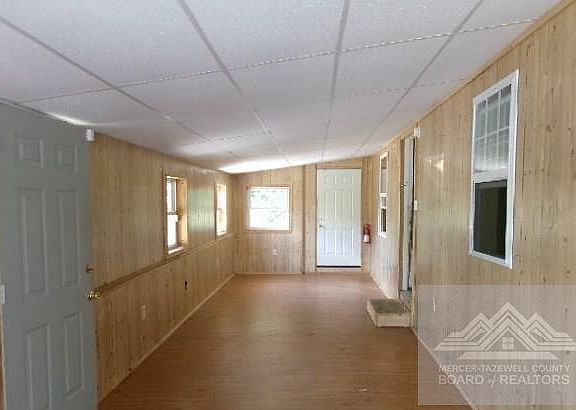 4th image of 363 Short St