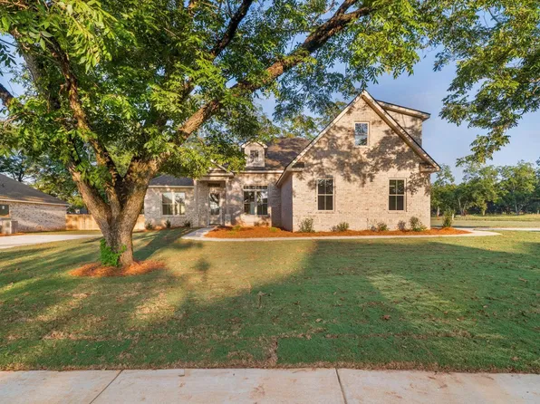 7 Pleasant Oaks Dr, Perry, GA 31069