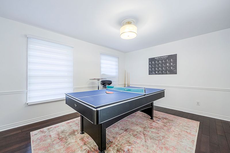 Toronto House for rent - 4 Bedrooms — photo 3