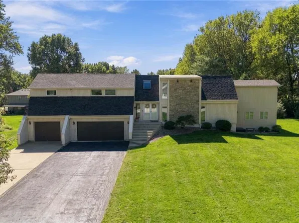 14927 S Caenen Ln, Olathe, KS 66062