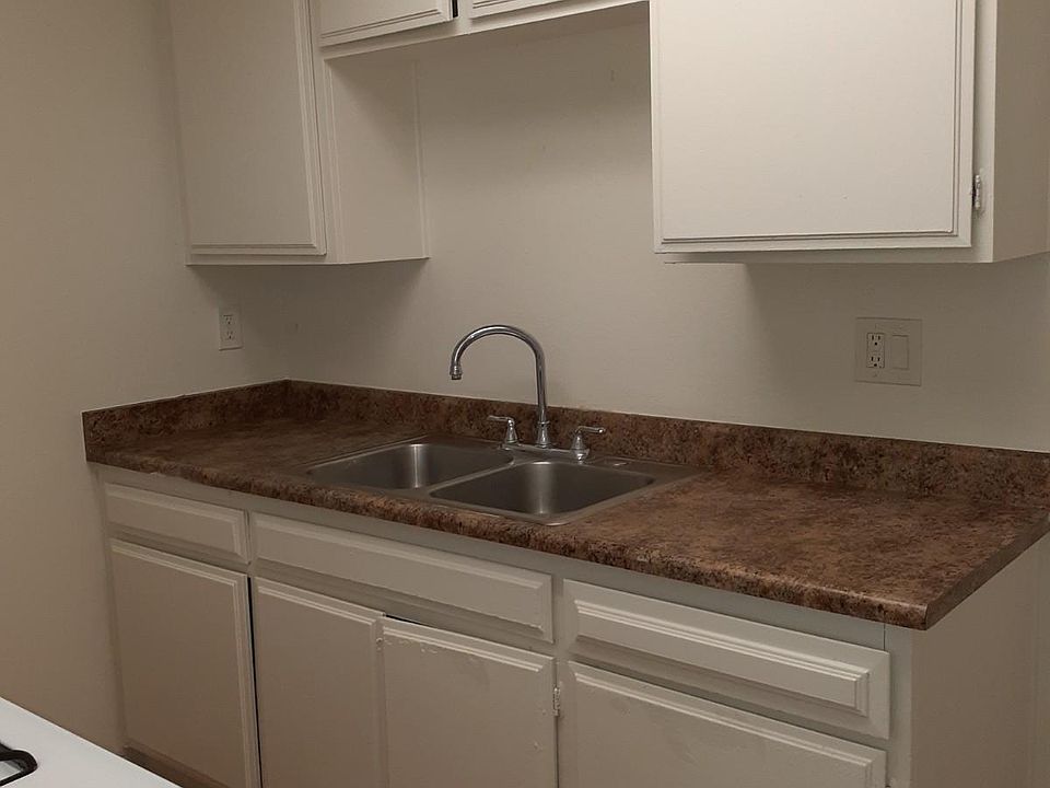 1st image of 216 Cypress Ave