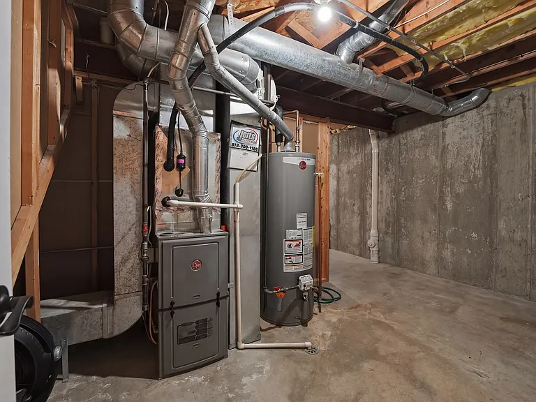 950 Donnelly Pl — Photo 38