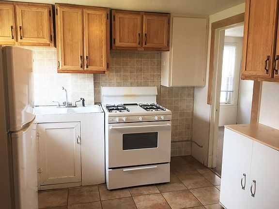 5th image of 825 Saint John St