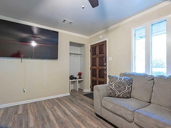 3rd image of 7811 Pat Ln