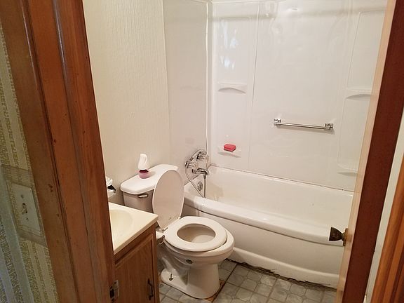 5th image of 500 N Westwood Dr