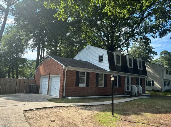 305 W Woodland Dr, Yorktown, VA 23692