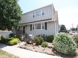 836 8th St, Secaucus, NJ 07094