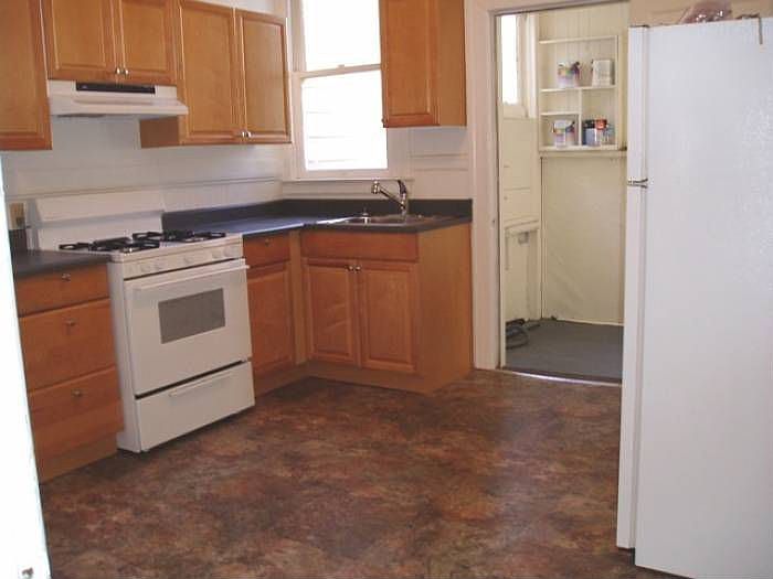 Kitchen & Laundry room