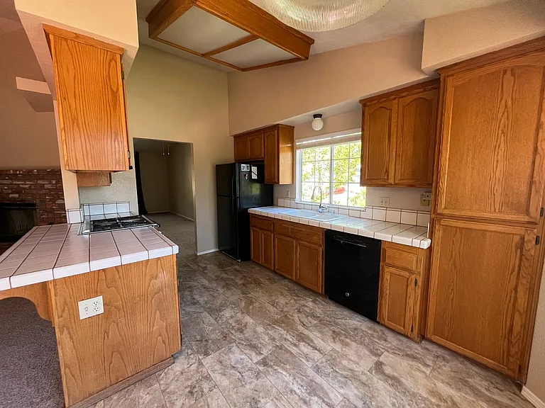 1905 Kinvarra Way — Photo 11