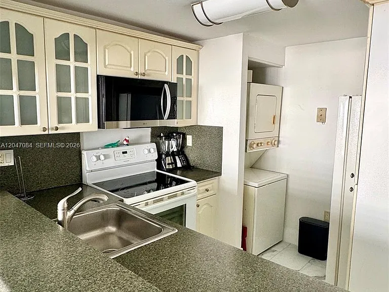 600 NE 36th St #609 — Photo 14