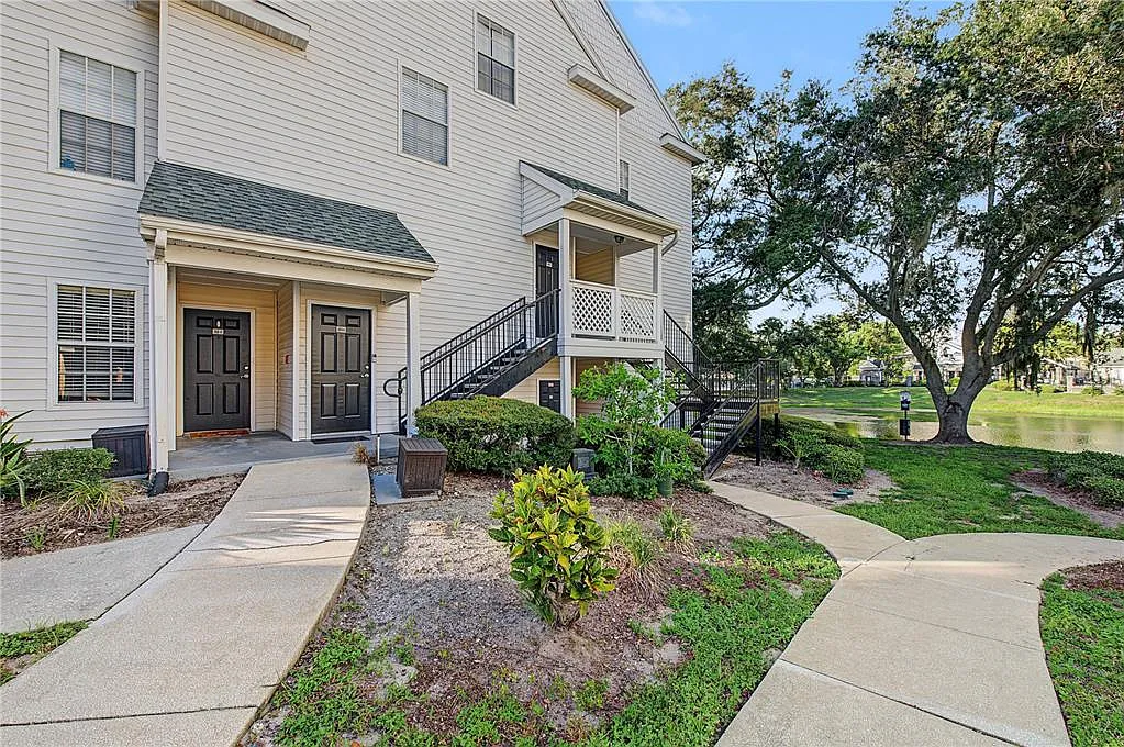 2 bed, 2.0 bath, 1121 sqft, $2,100 — Photo 3