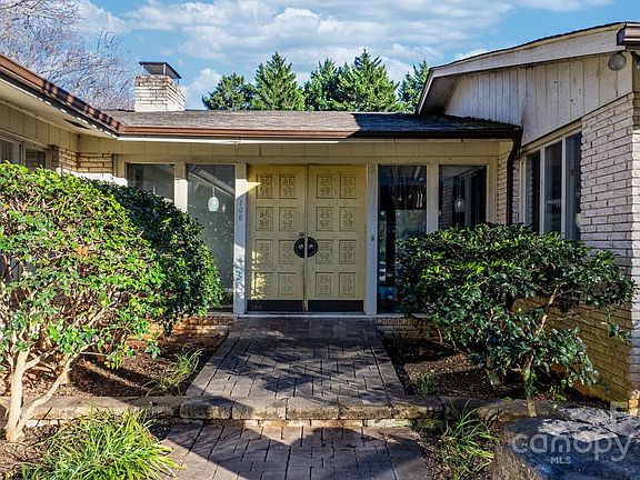 2nd image of 106 Woodsway Ln