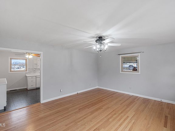 5th image of 209 Linda St