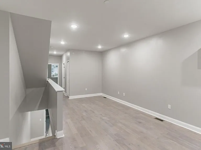 667 N 39th St #1 — Photo 13