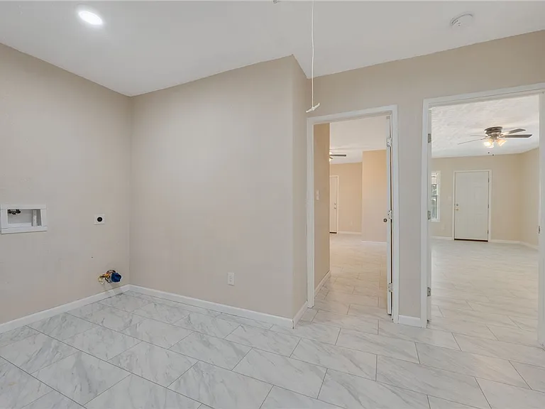 401 E 3rd St — Photo 10