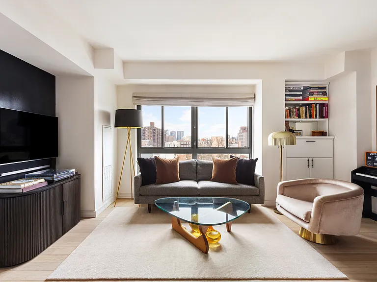 171 W 131st St #Penthouse 10 — Photo 3