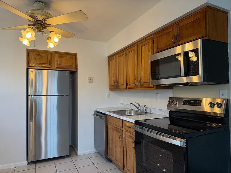132 N Church St #A-1 — Photo 1