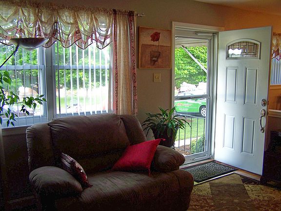 4th image of 705 Glenmore Dr