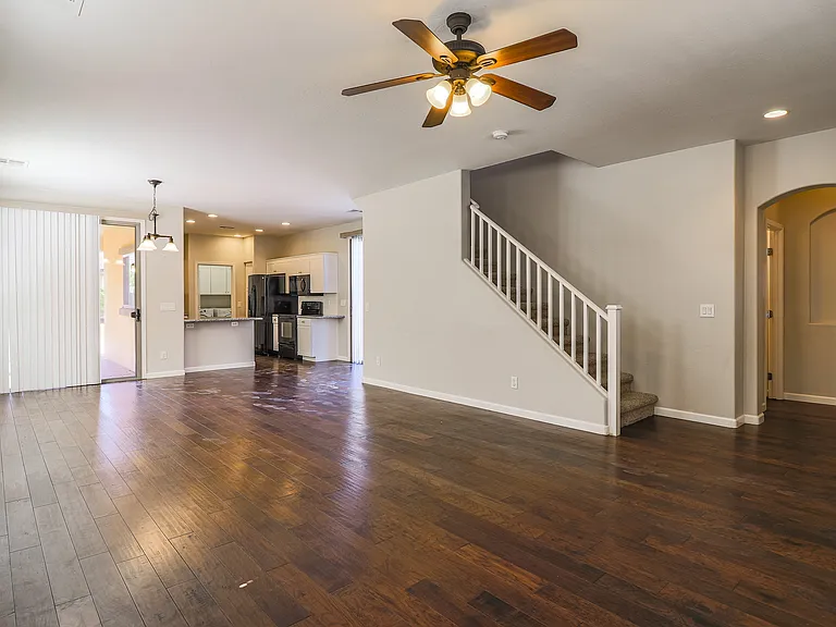 15304 W Wethersfield Rd — Photo 9
