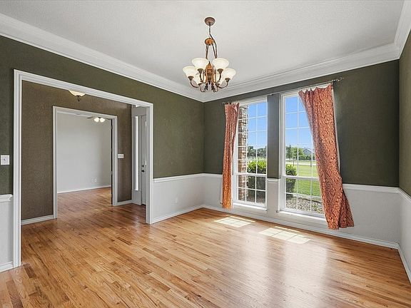 3rd image of 116 River Creek Ln