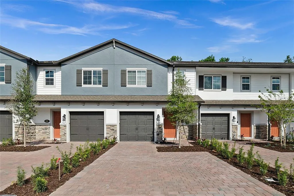 3 bed, 2.5 bath, 1569 sqft, $2,150 — Photo 1
