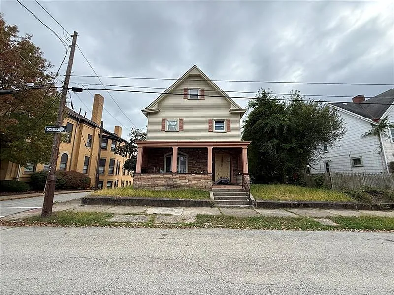 6 bed, 1934 sqft, $2,200 — Photo 2