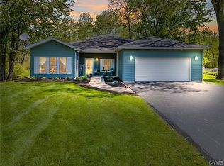 8714 Whiting Rd, Cicero, NY 13039