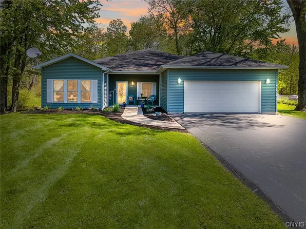 8714 Whiting Rd, Cicero, NY 13039