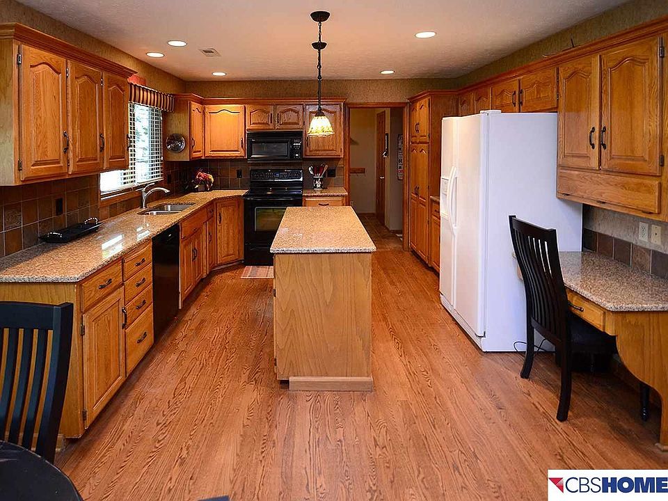 1st image of 422 S 159th St