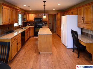 422 S 159th St, Omaha, NE 68118