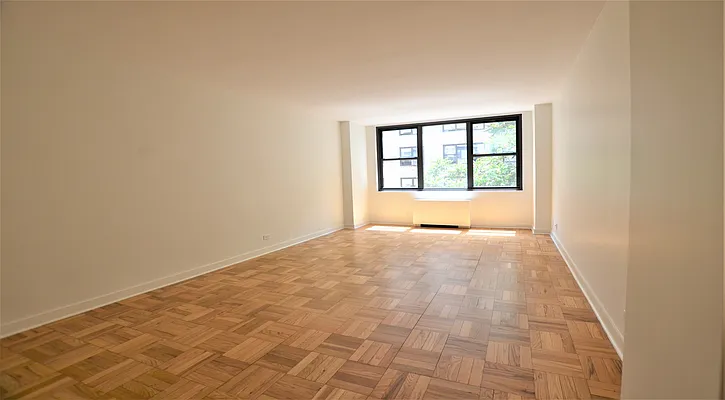 Rented by Manhattan Realty Group | media 2