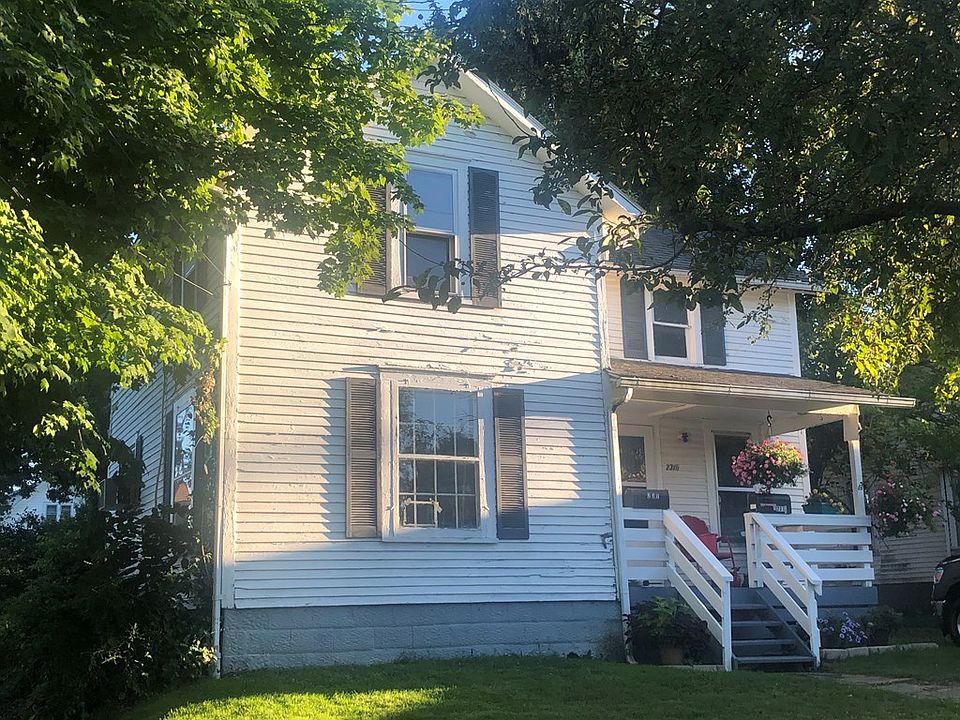 2nd image of 231/231 E 9th St