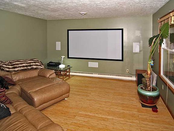 4th image of 10566 Karen Dr