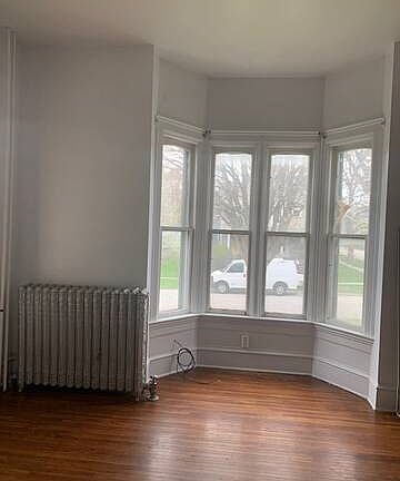 3rd image of 520 E 1st Ave