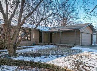 5 Warwick Cir, Iowa City, IA 52240