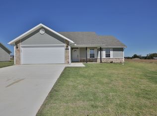 1420 General Parson Drive, Prairie Grove, AR 72753